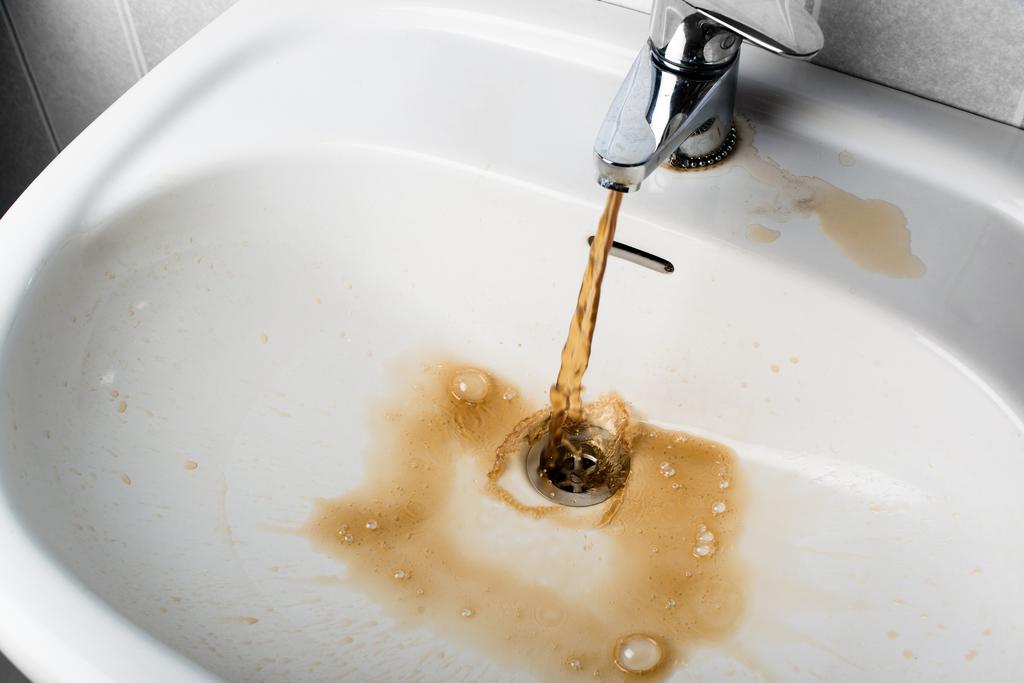 Wassergefährende Stoffe sind z. B. Kraftstoffe, Säuren, Farben, Gülle oder Heizöl (Foto: KariHoglund/iStock). Wassergefährende Stoffe sind z. B. Kraftstoffe, Säuren, Farben, Gülle oder Heizöl (Foto: KariHoglund/iStock).