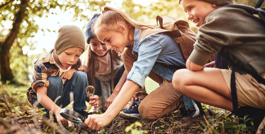 Kinder im Wald, Foto: istock/evgenyatamanenko
