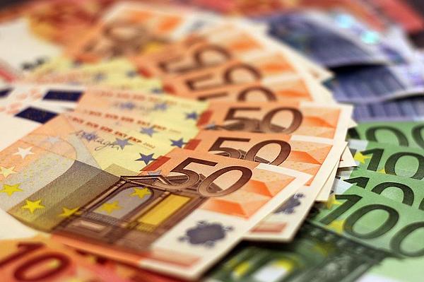 Banknoten (© Pixabay/moerschy) Banknoten