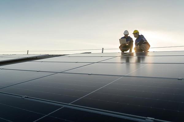 1368780337 Solardach (Foto: whyframestudio/iStock).