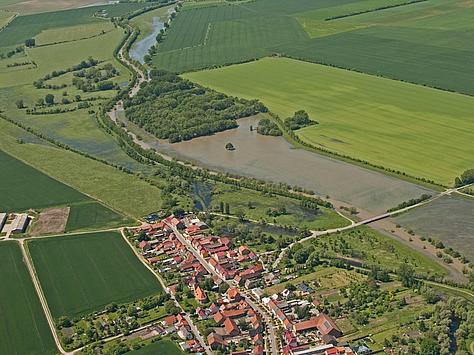 Luftaufnahme der Unstrut beim Hochwasser 2013
